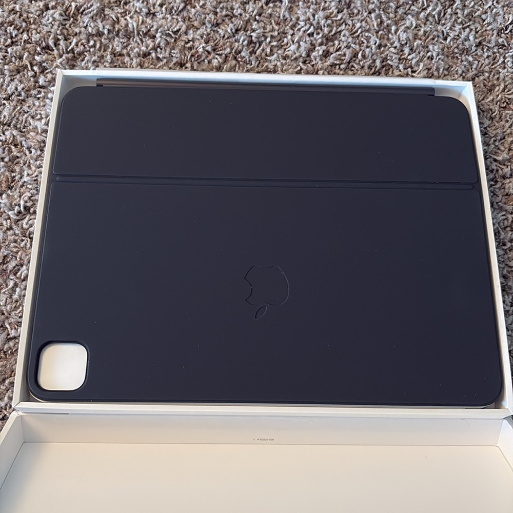 Apple 13" Magic Keyboard for iPadPro 2024-M4- BLACK MWR53LL/A *EXCELLENT* - Picture 7 of 7